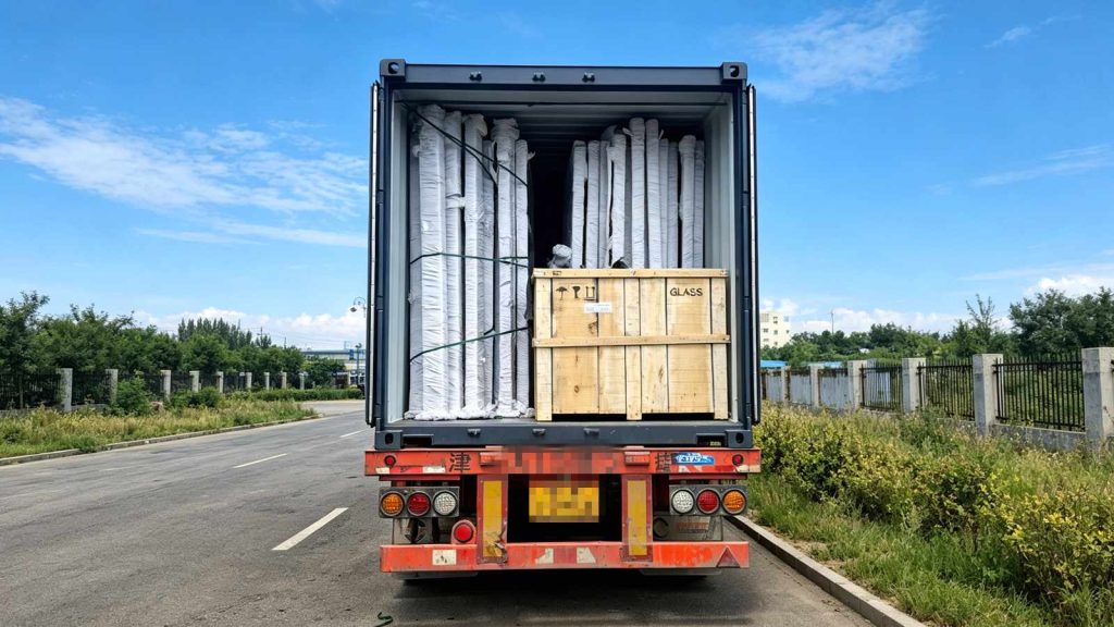 Prefabricated sunroom cargo loaded on truck for Canada shipping
